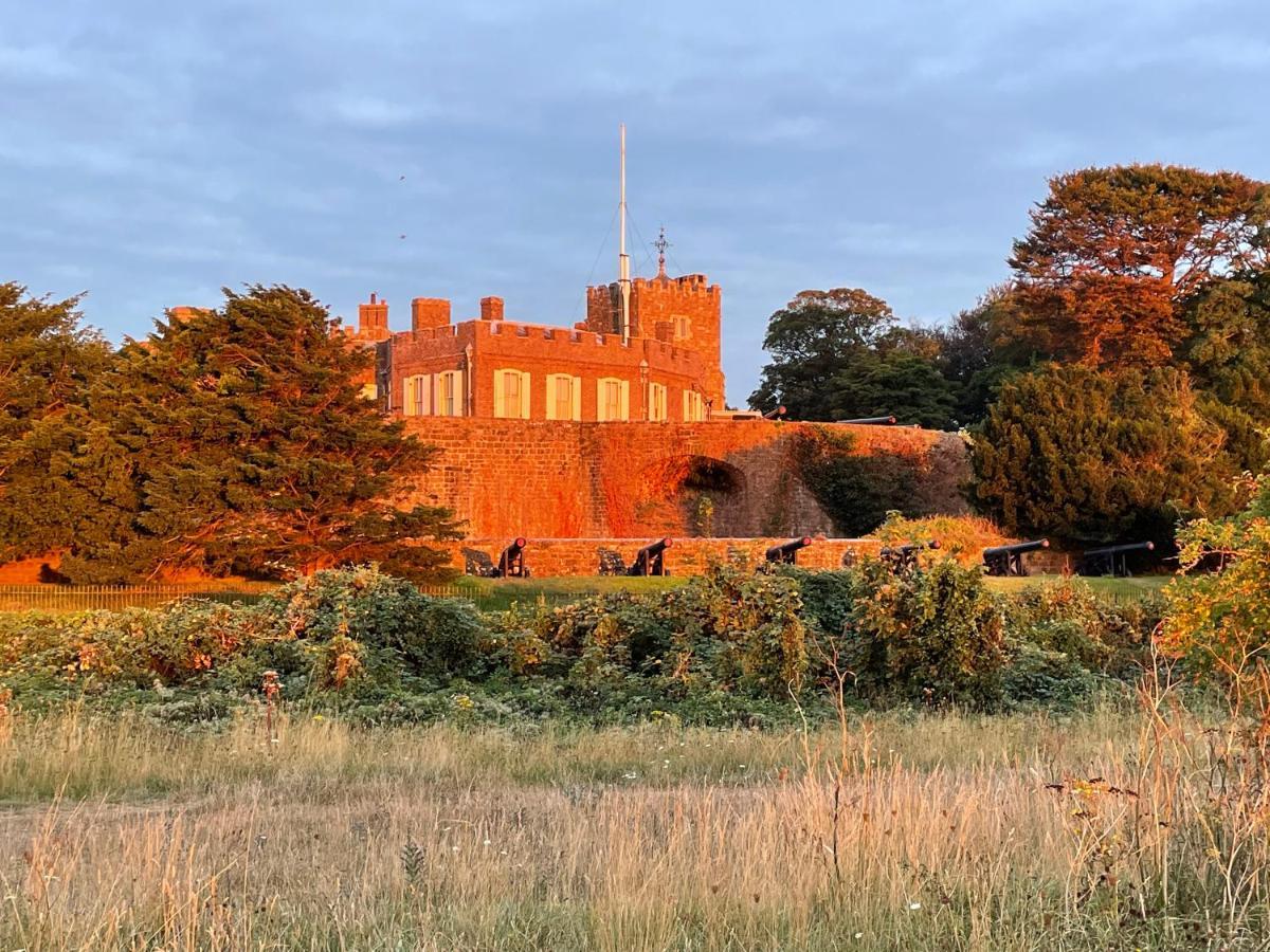 Fab Stay Uk - Coastal And Country Retreat With Free Secure Off Road Parking Minutes From Both Dover And Deal Екстер'єр фото
